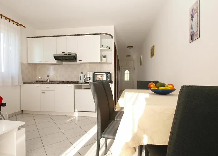 아파트 Mira 1978 *