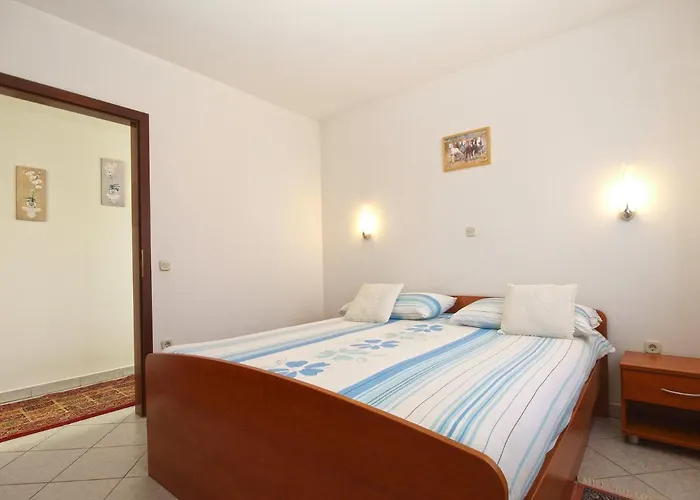 아파트 Mira 1978 *